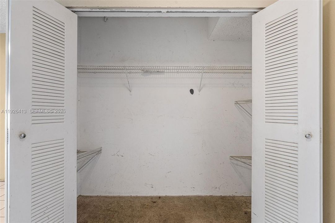 For Sale: $219,900 (1 beds, 1 baths, 1149 Square Feet)