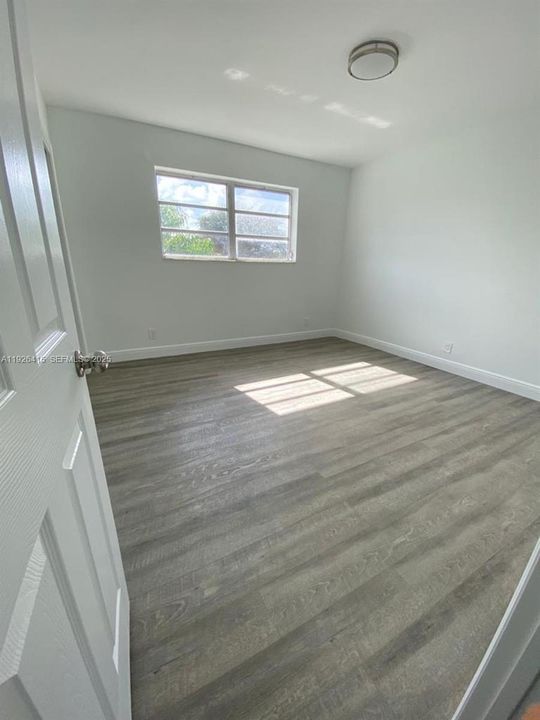 合同活跃: $2,200 (2 贝兹, 1 浴室, 870 平方英尺)