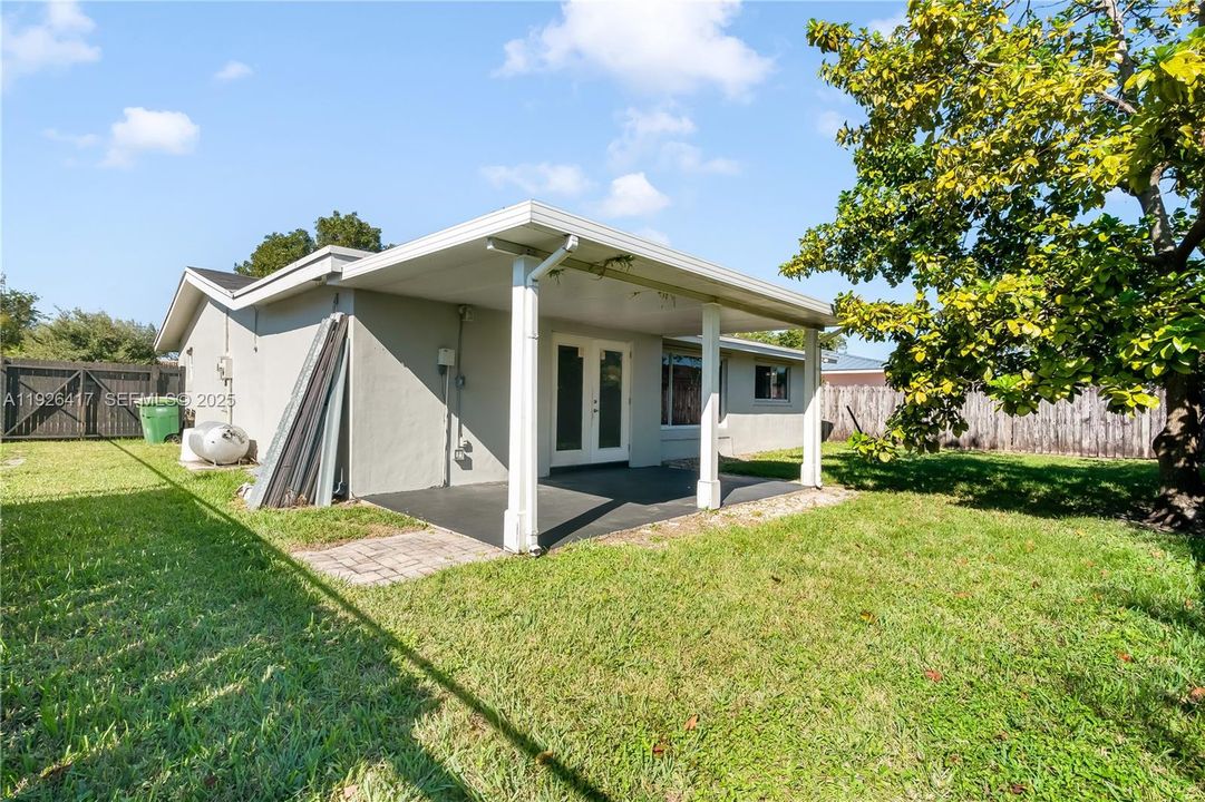 В аренду: $3,100 (3 спален, 2 ванн, 1471 Квадратных фут)