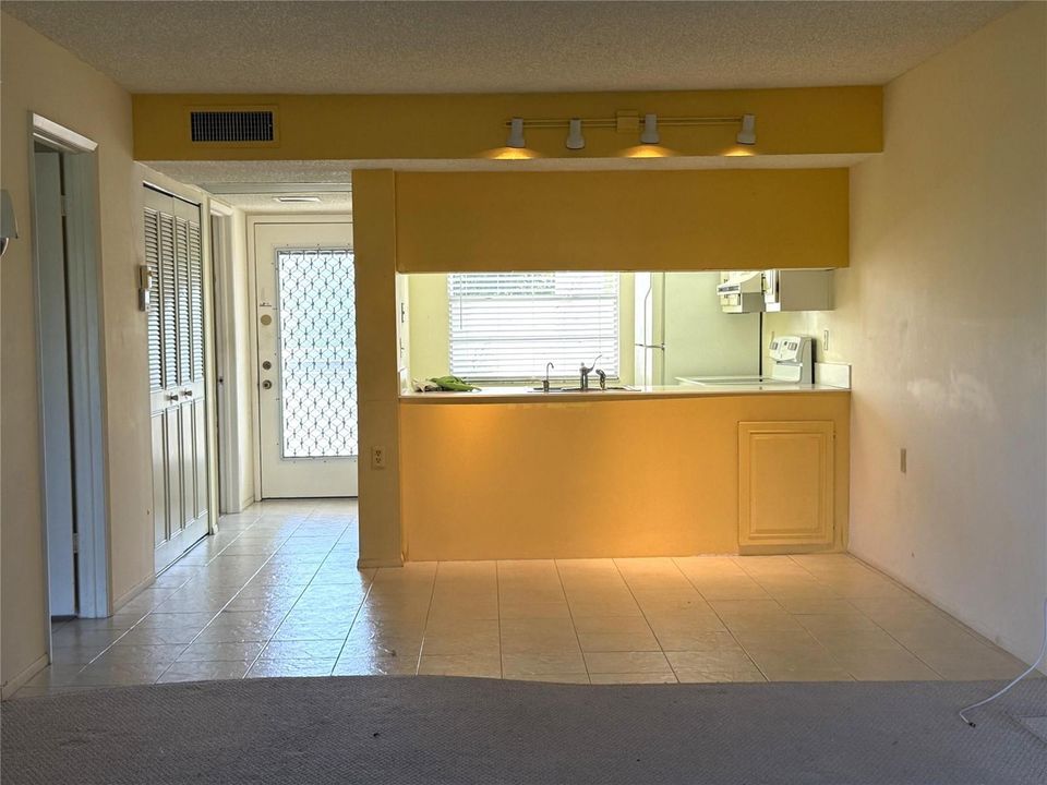 DINING/LIVING ROOM