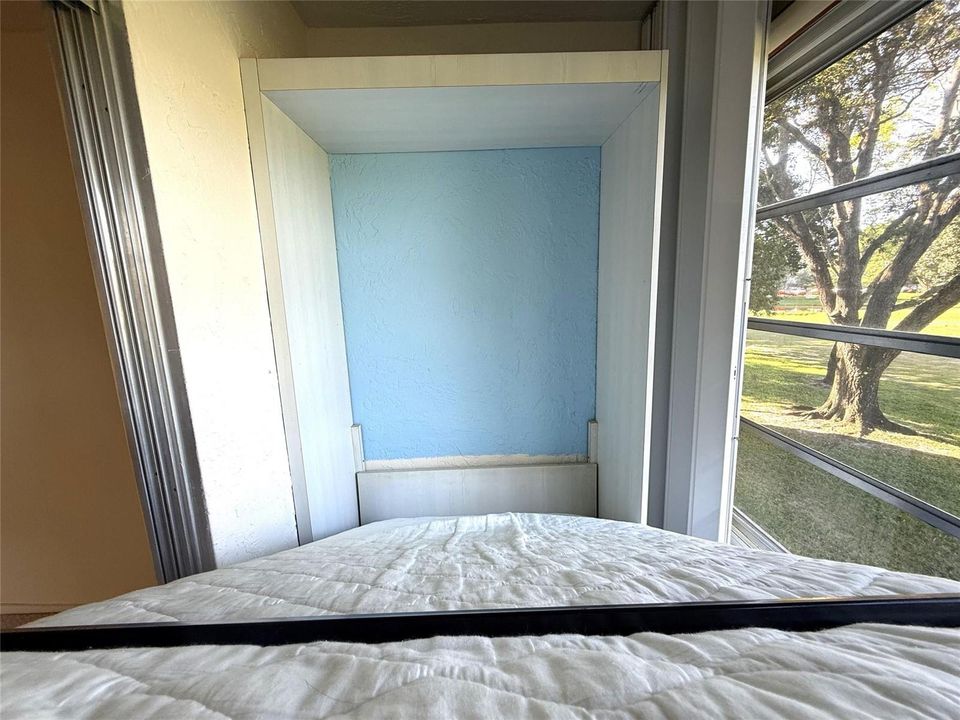 MURPHY BED