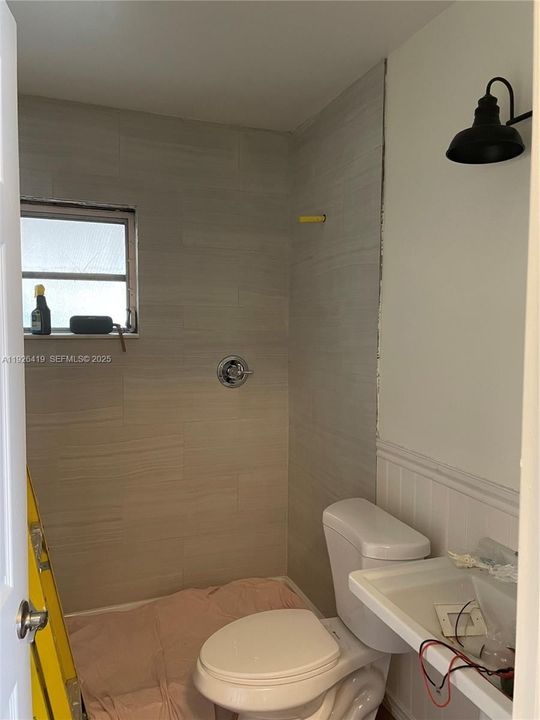 For Rent: $2,800 (2 beds, 1 baths, 986 Square Feet)