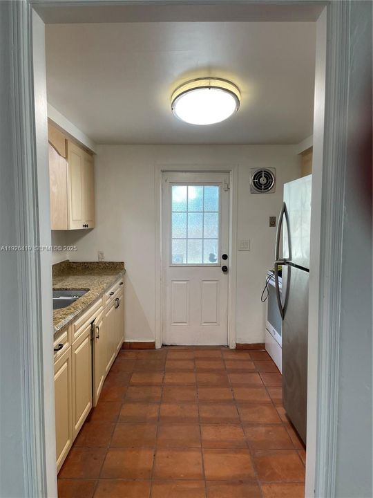 For Rent: $2,800 (2 beds, 1 baths, 986 Square Feet)