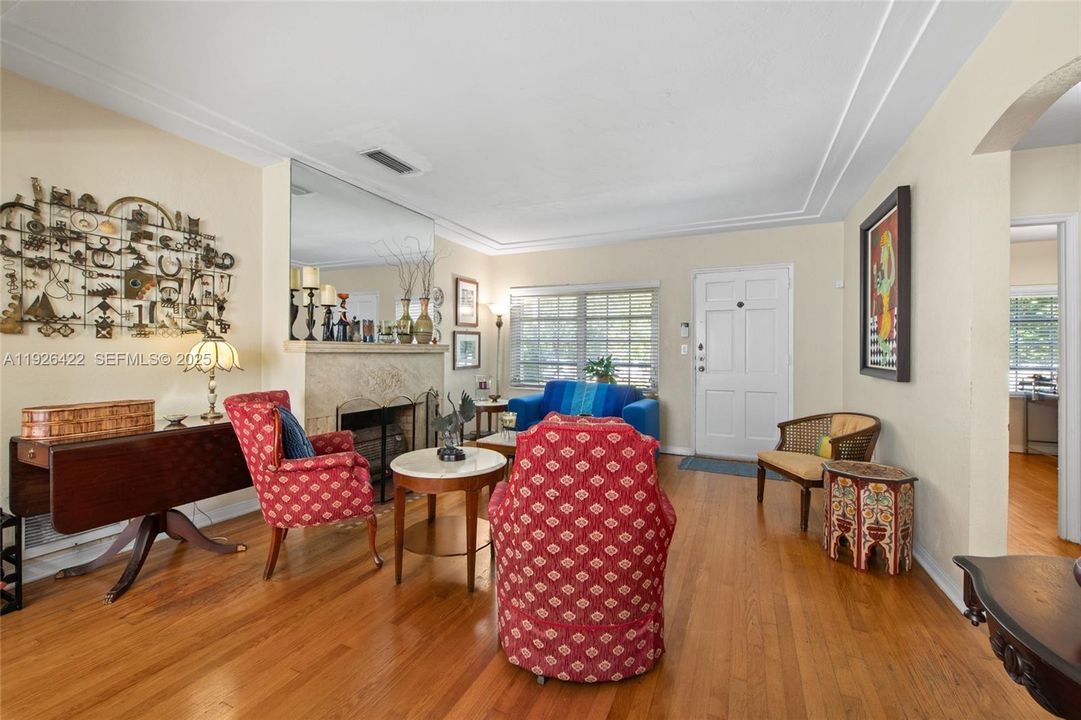 待售: $975,000 (3 贝兹, 2 浴室, 1232 平方英尺)