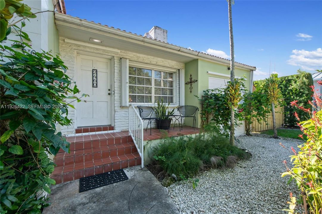 待售: $975,000 (3 贝兹, 2 浴室, 1232 平方英尺)