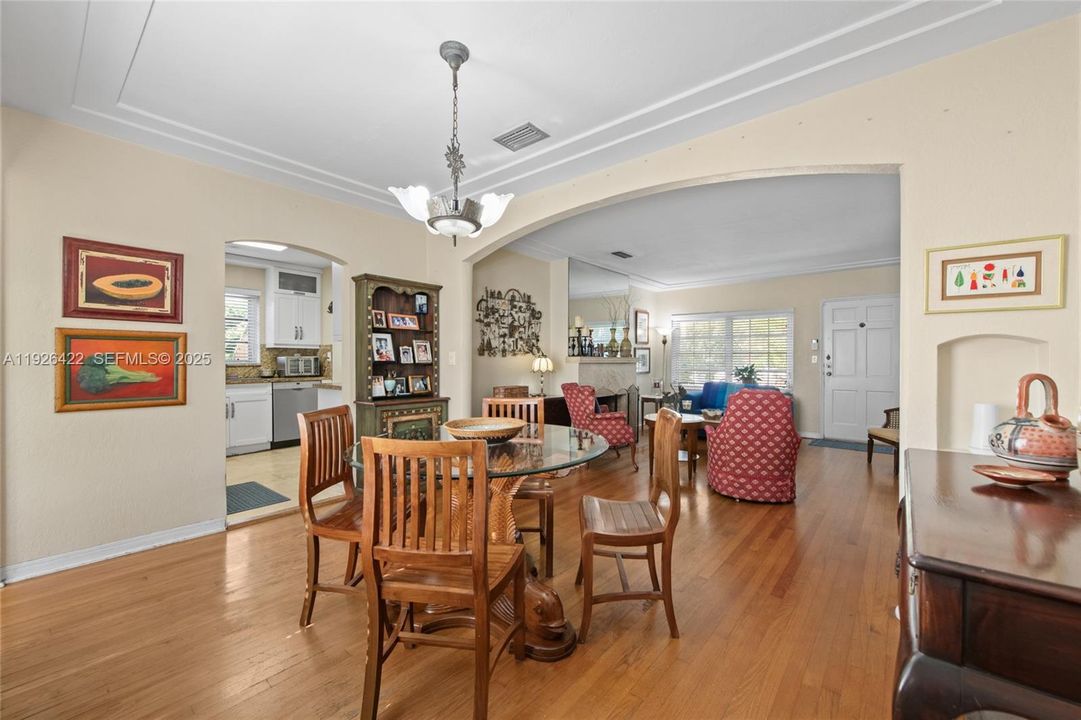 待售: $975,000 (3 贝兹, 2 浴室, 1232 平方英尺)