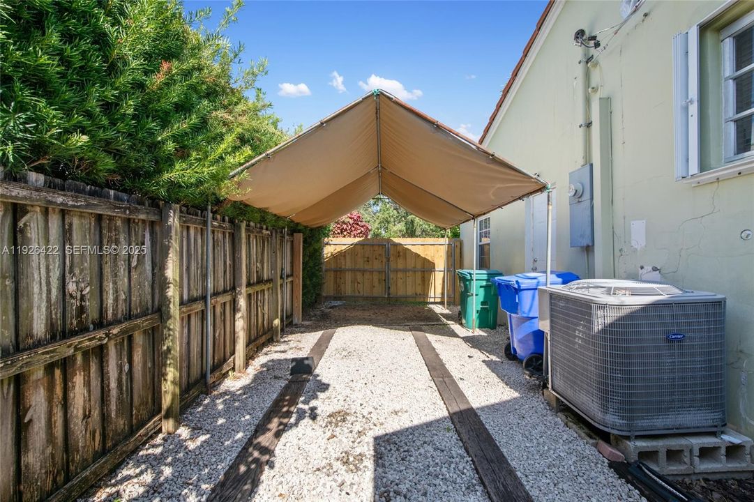 待售: $975,000 (3 贝兹, 2 浴室, 1232 平方英尺)