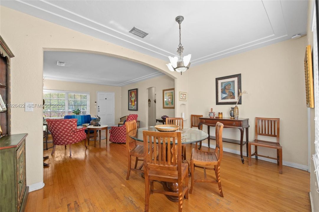 待售: $975,000 (3 贝兹, 2 浴室, 1232 平方英尺)