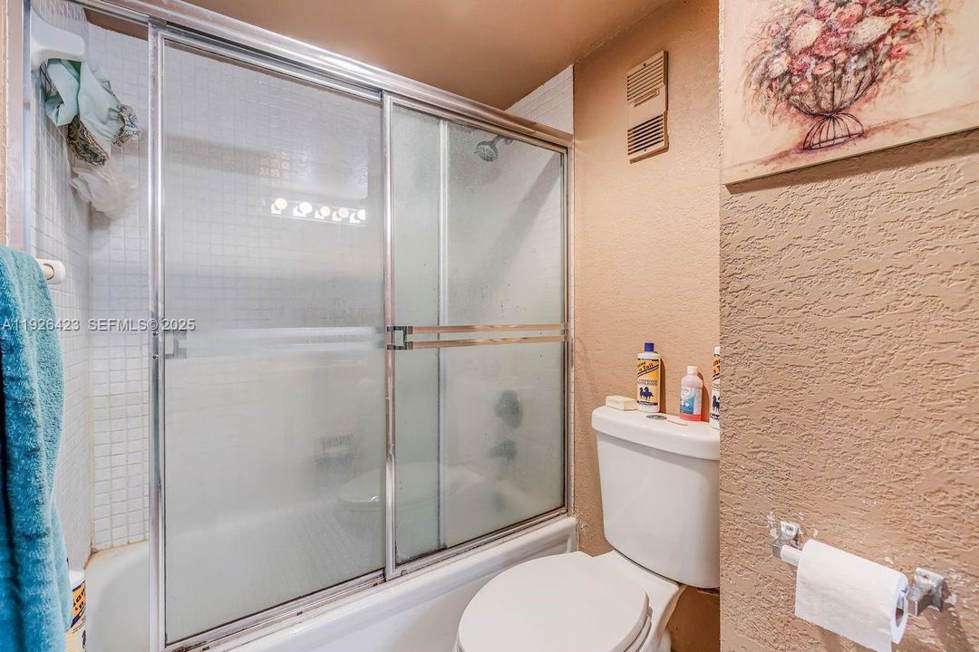 For Sale: $260,000 (3 beds, 2 baths, 1310 Square Feet)