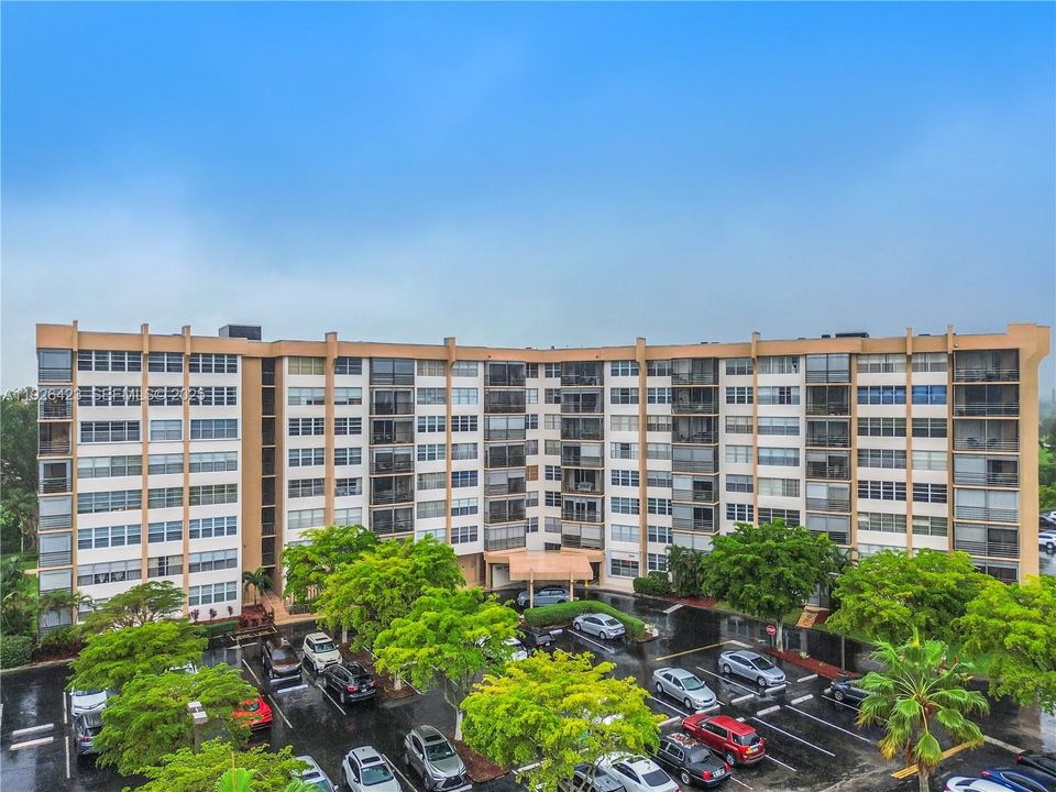 For Sale: $260,000 (3 beds, 2 baths, 1310 Square Feet)