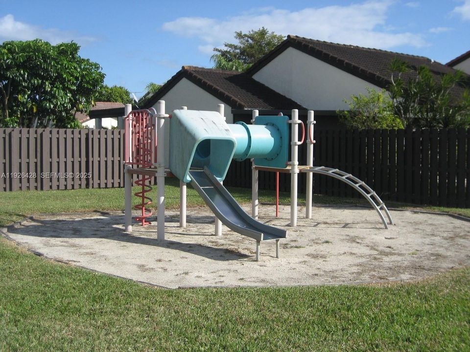 For Rent: $3,500 (3 beds, 2 baths, 1656 Square Feet)