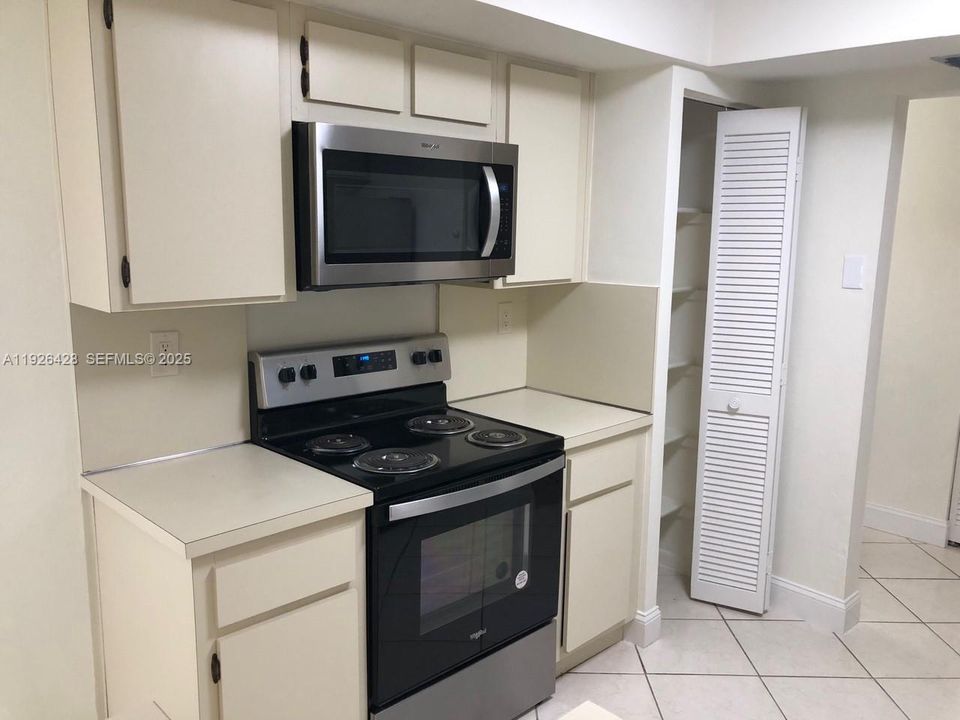 For Rent: $3,500 (3 beds, 2 baths, 1656 Square Feet)