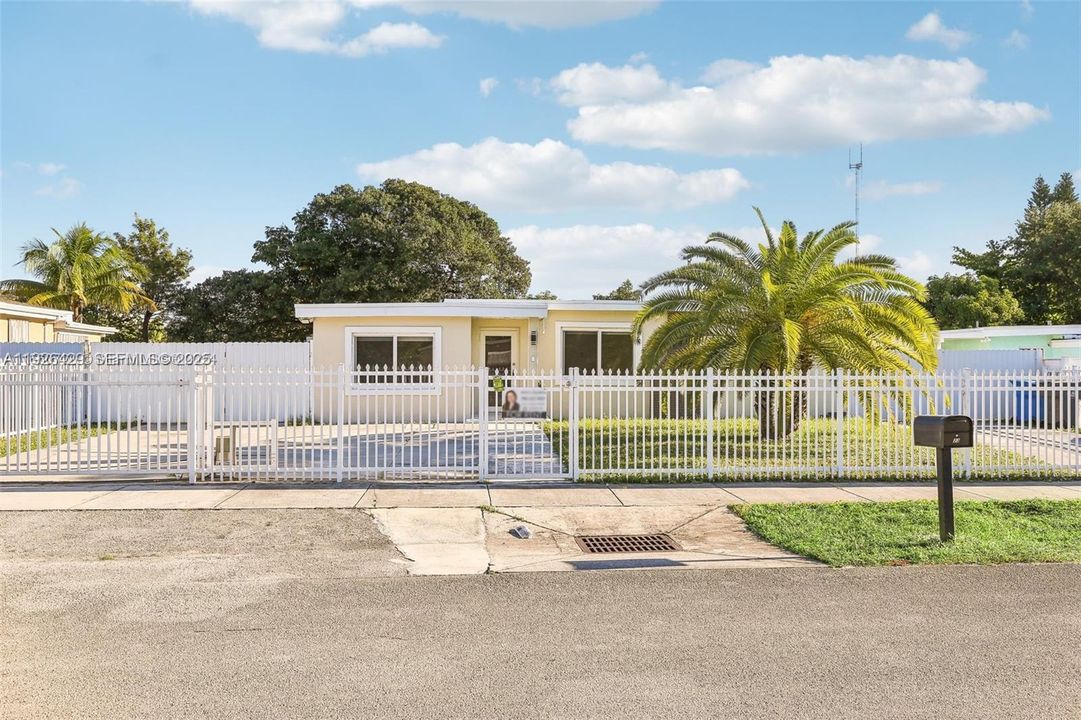 For Rent: $2,200 (2 beds, 1 baths, 1257 Square Feet)