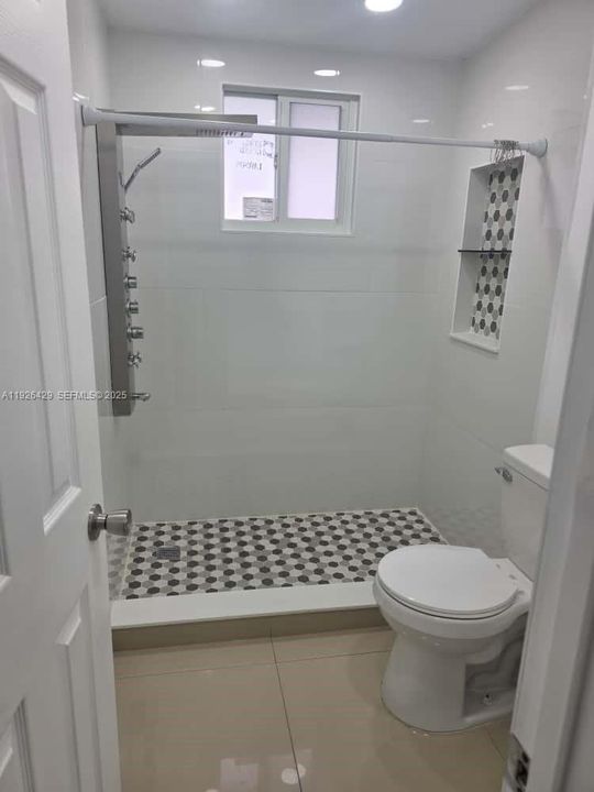 For Rent: $2,200 (2 beds, 1 baths, 1257 Square Feet)