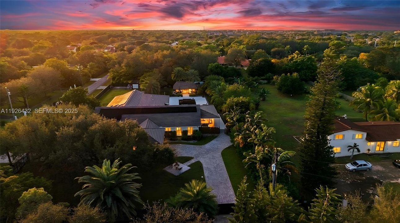 В аренду: $15,000 (4 спален, 5 ванн, 3845 Квадратных фут)