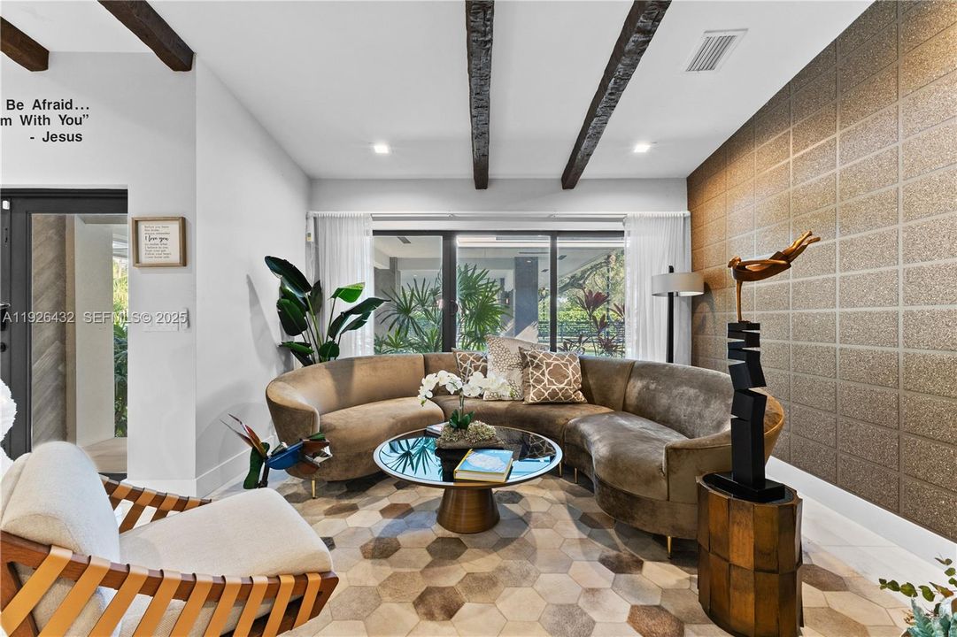 В аренду: $15,000 (4 спален, 5 ванн, 3845 Квадратных фут)