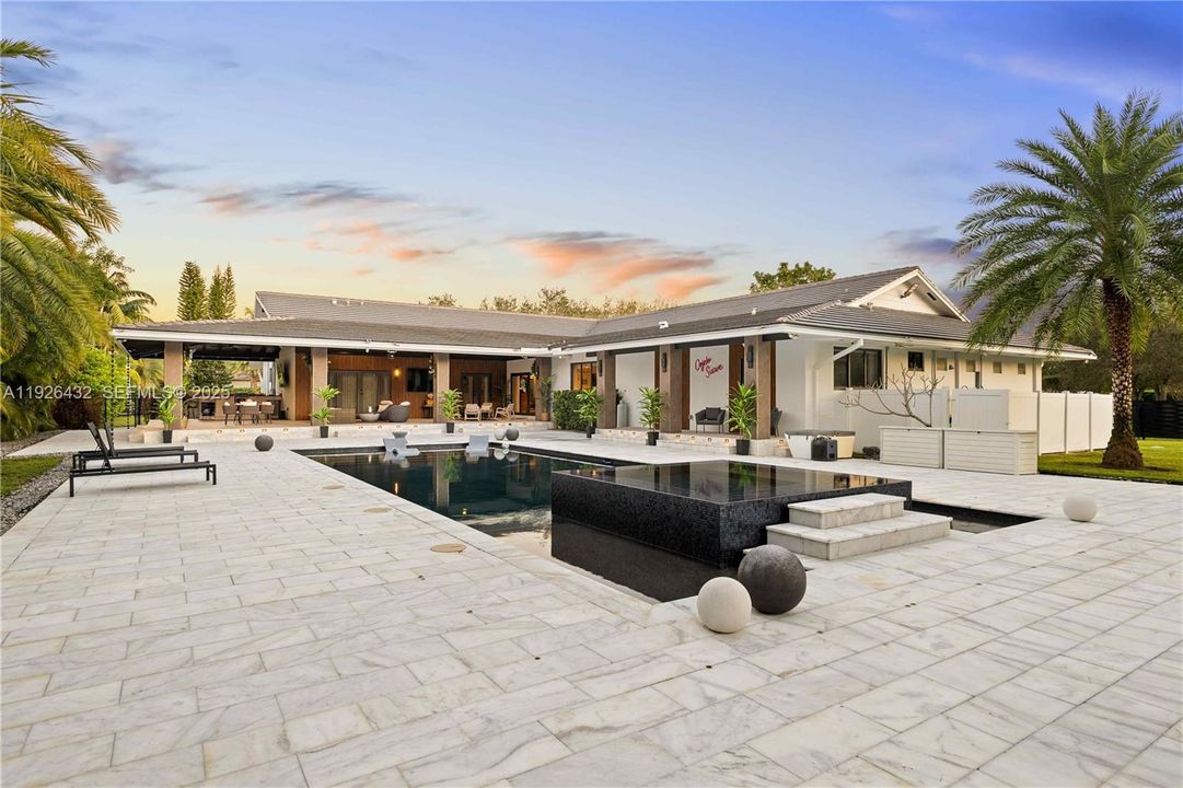 В аренду: $15,000 (4 спален, 5 ванн, 3845 Квадратных фут)