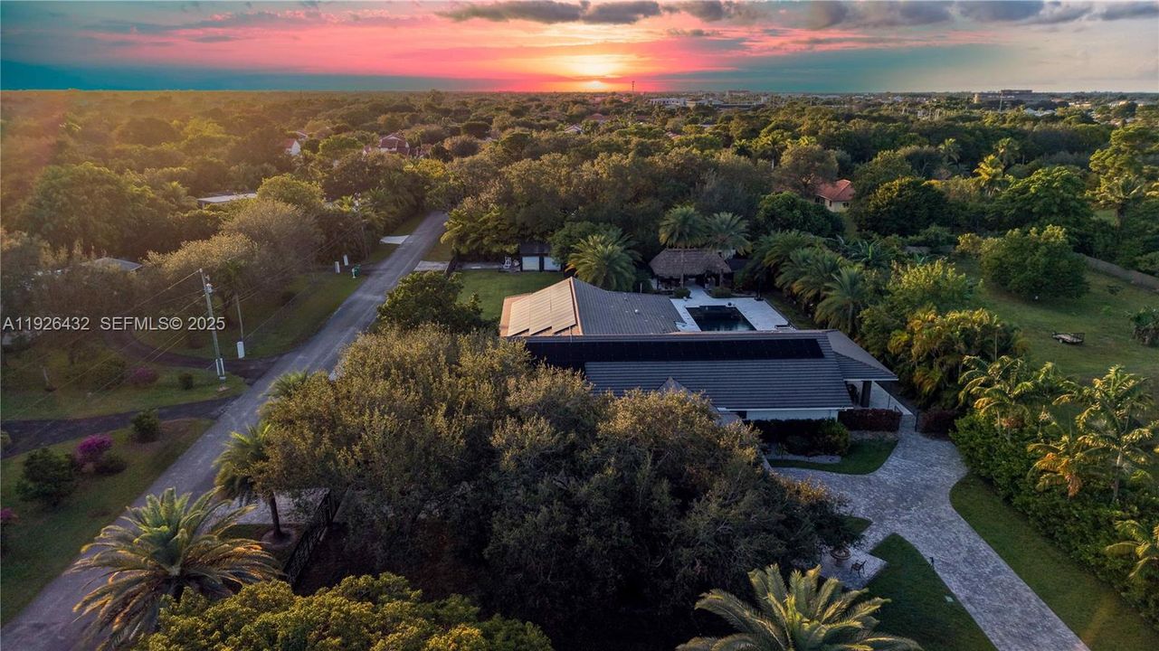 В аренду: $15,000 (4 спален, 5 ванн, 3845 Квадратных фут)