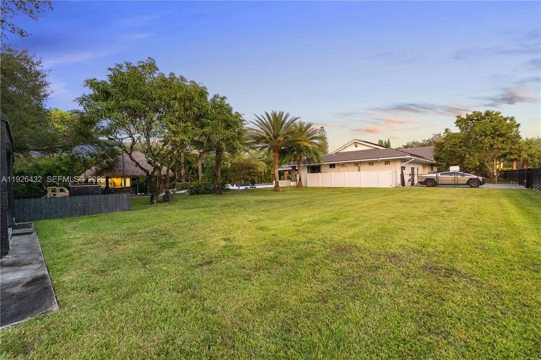 В аренду: $15,000 (4 спален, 5 ванн, 3845 Квадратных фут)