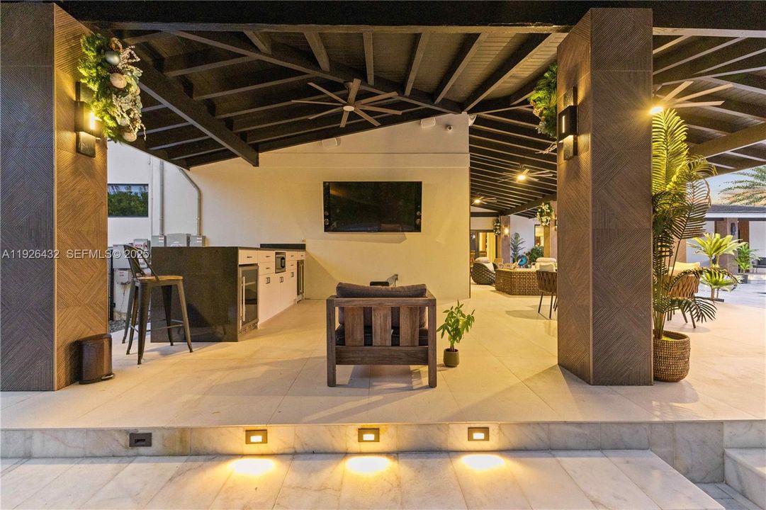 В аренду: $15,000 (4 спален, 5 ванн, 3845 Квадратных фут)