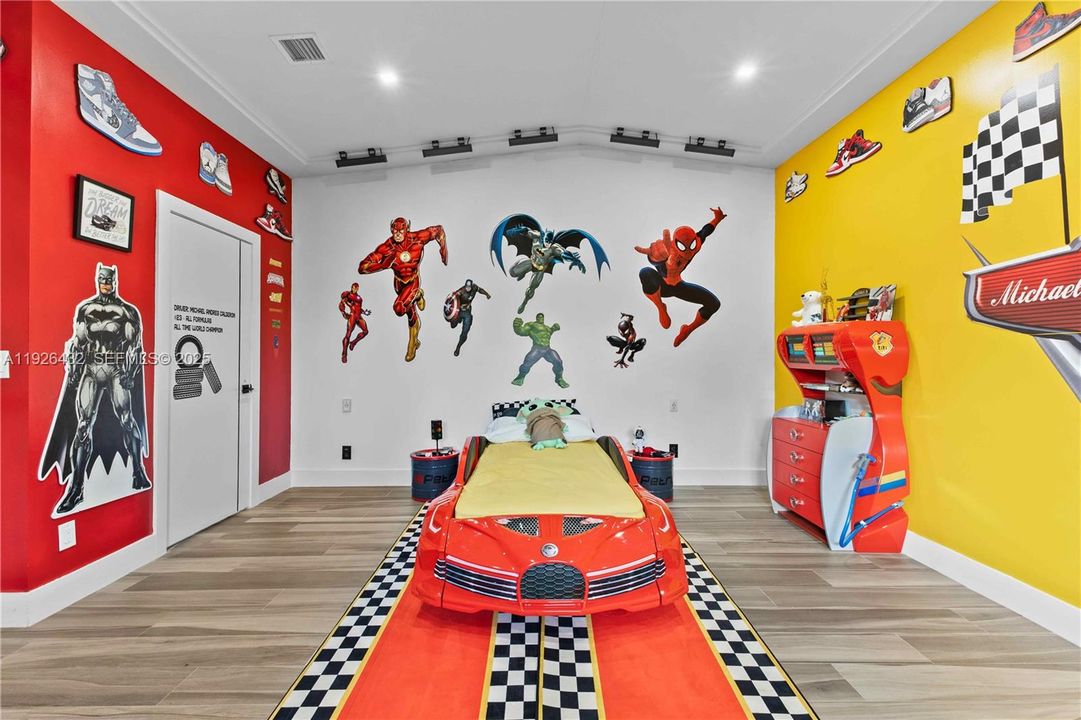 В аренду: $15,000 (4 спален, 5 ванн, 3845 Квадратных фут)