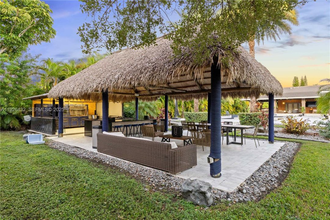 В аренду: $15,000 (4 спален, 5 ванн, 3845 Квадратных фут)