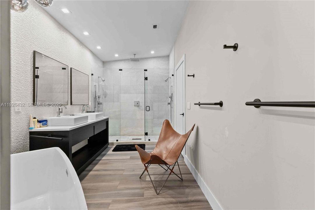 В аренду: $15,000 (4 спален, 5 ванн, 3845 Квадратных фут)