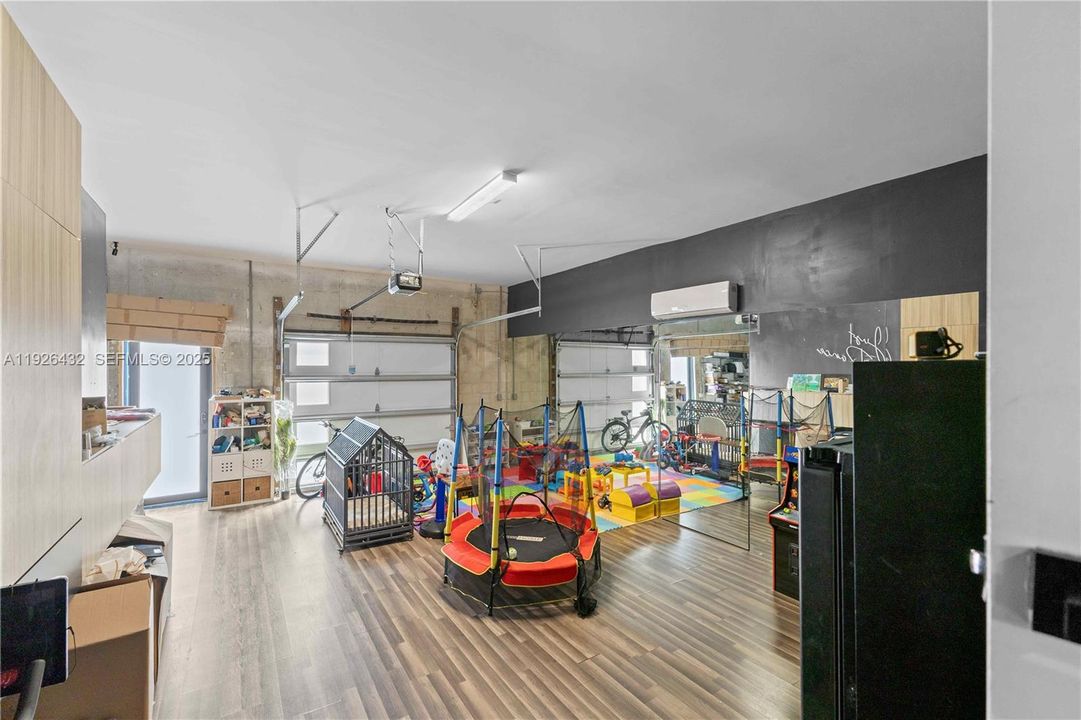 В аренду: $15,000 (4 спален, 5 ванн, 3845 Квадратных фут)