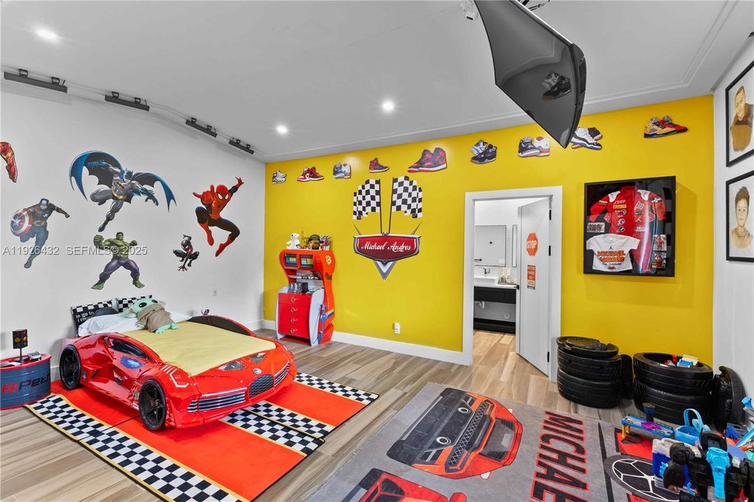 В аренду: $15,000 (4 спален, 5 ванн, 3845 Квадратных фут)