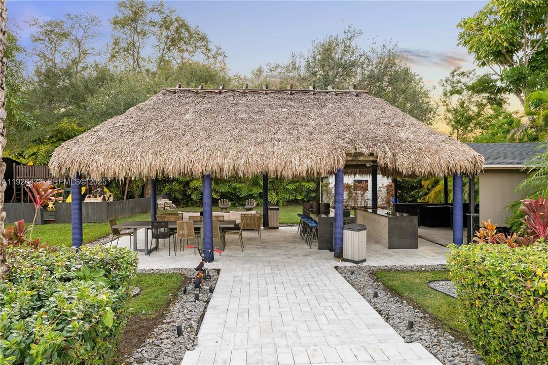 В аренду: $15,000 (4 спален, 5 ванн, 3845 Квадратных фут)