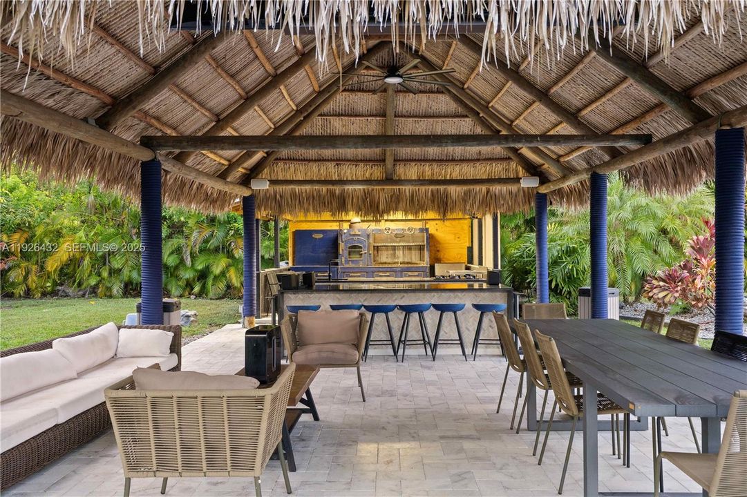 В аренду: $15,000 (4 спален, 5 ванн, 3845 Квадратных фут)