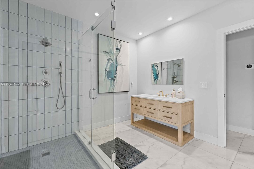 В аренду: $15,000 (4 спален, 5 ванн, 3845 Квадратных фут)