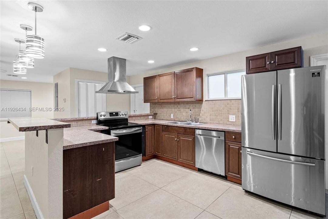 出租: $2,500 (3 贝兹, 2 浴室, 3204 平方英尺)