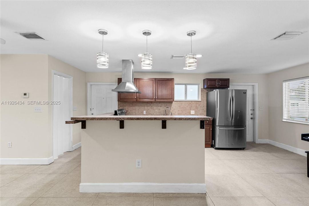 出租: $2,500 (3 贝兹, 2 浴室, 3204 平方英尺)