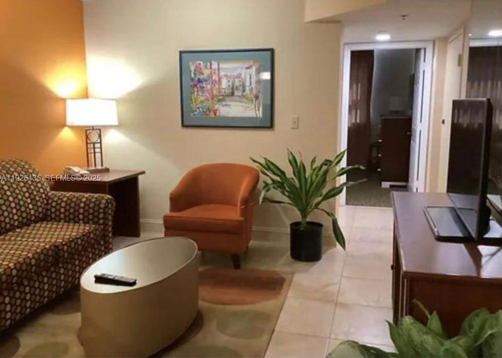 For Rent: $1,900 (1 beds, 1 baths, 665 Square Feet)