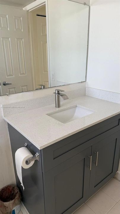 For Rent: $1,950 (2 beds, 1 baths, 934 Square Feet)