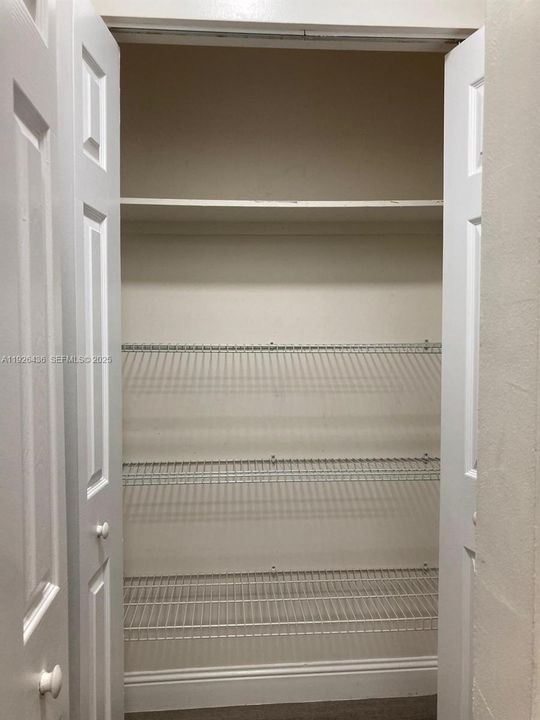 For Rent: $1,950 (2 beds, 1 baths, 934 Square Feet)