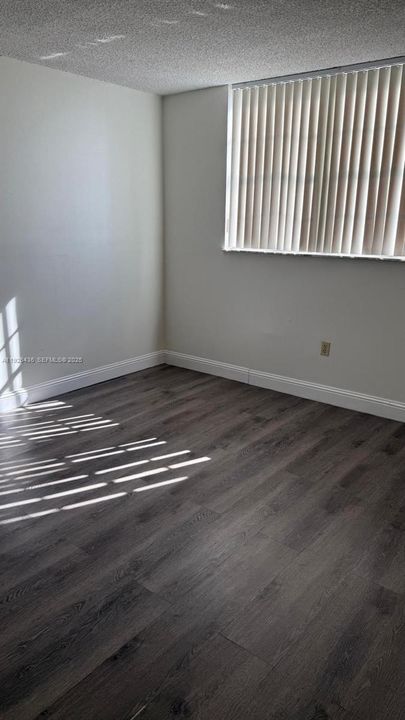 For Rent: $1,950 (2 beds, 1 baths, 934 Square Feet)