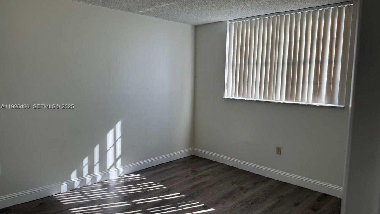 For Rent: $1,950 (2 beds, 1 baths, 934 Square Feet)