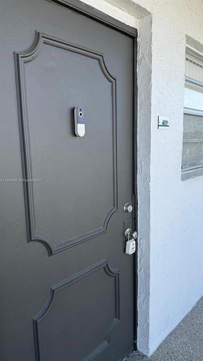 For Rent: $1,950 (2 beds, 1 baths, 934 Square Feet)