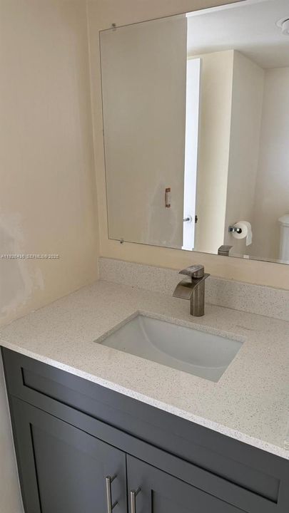 For Rent: $1,950 (2 beds, 1 baths, 934 Square Feet)