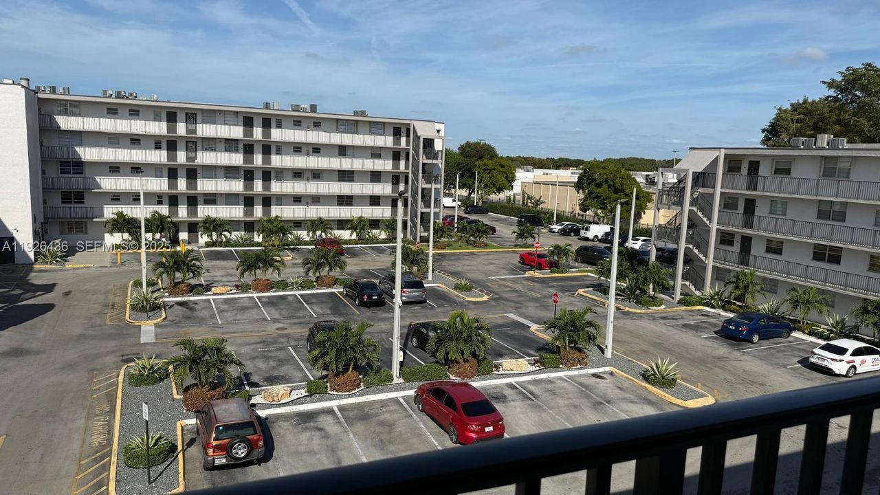 For Rent: $1,950 (2 beds, 1 baths, 934 Square Feet)