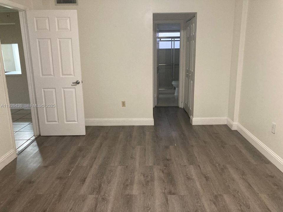 For Rent: $1,950 (2 beds, 1 baths, 934 Square Feet)