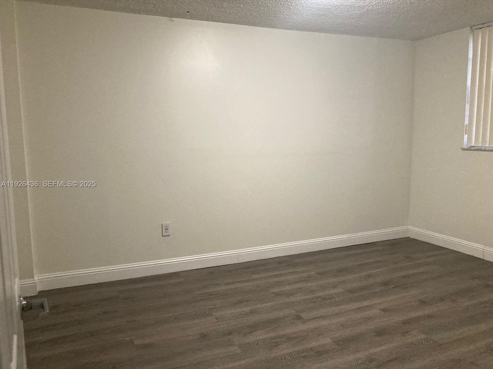 For Rent: $1,950 (2 beds, 1 baths, 934 Square Feet)