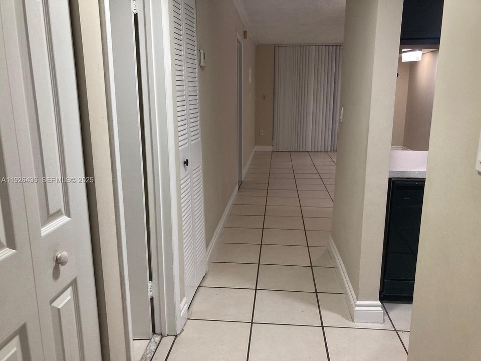 For Rent: $1,950 (2 beds, 1 baths, 934 Square Feet)