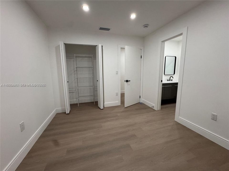 出租: $3,600 (3 贝兹, 2 浴室, 1400 平方英尺)