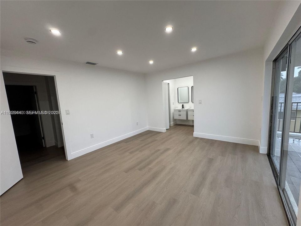 出租: $3,600 (3 贝兹, 2 浴室, 1400 平方英尺)