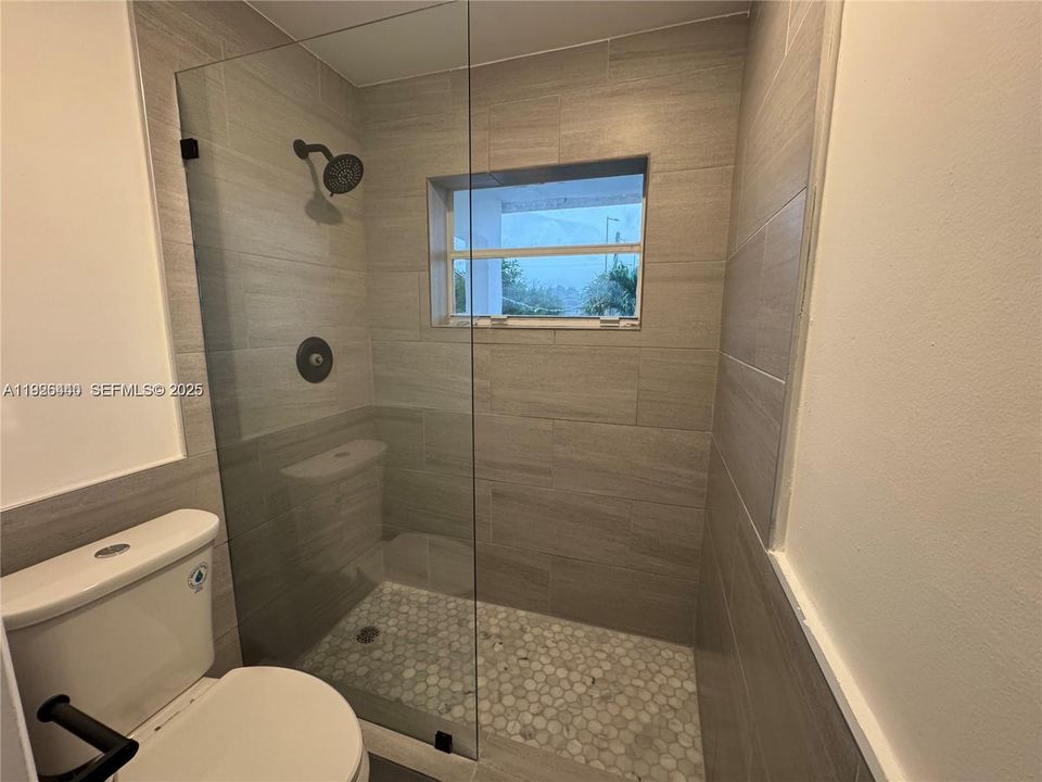 出租: $3,600 (3 贝兹, 2 浴室, 1400 平方英尺)