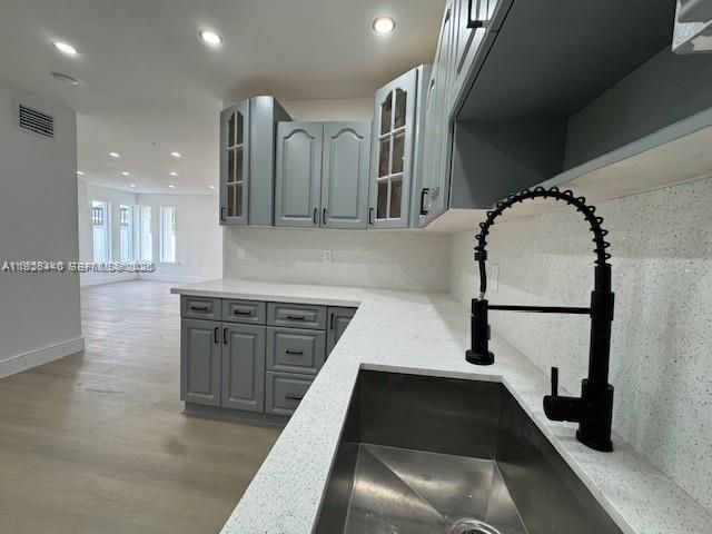 出租: $3,600 (3 贝兹, 2 浴室, 1400 平方英尺)