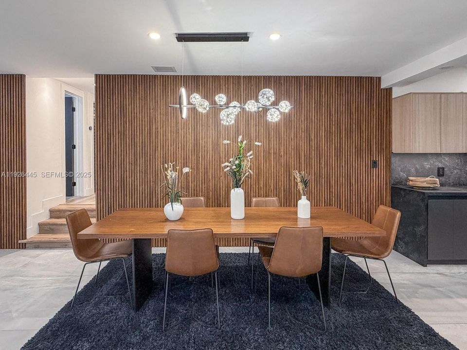 待售: $1,225,000 (5 贝兹, 4 浴室, 2586 平方英尺)